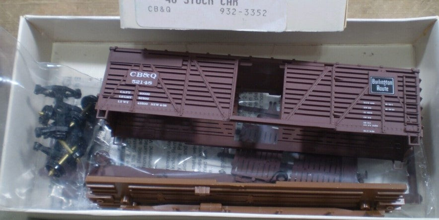 Walthers 932-3352 HO Scale CB&Q 40' Stock Car #52148 w/Kadee Couplers Custom