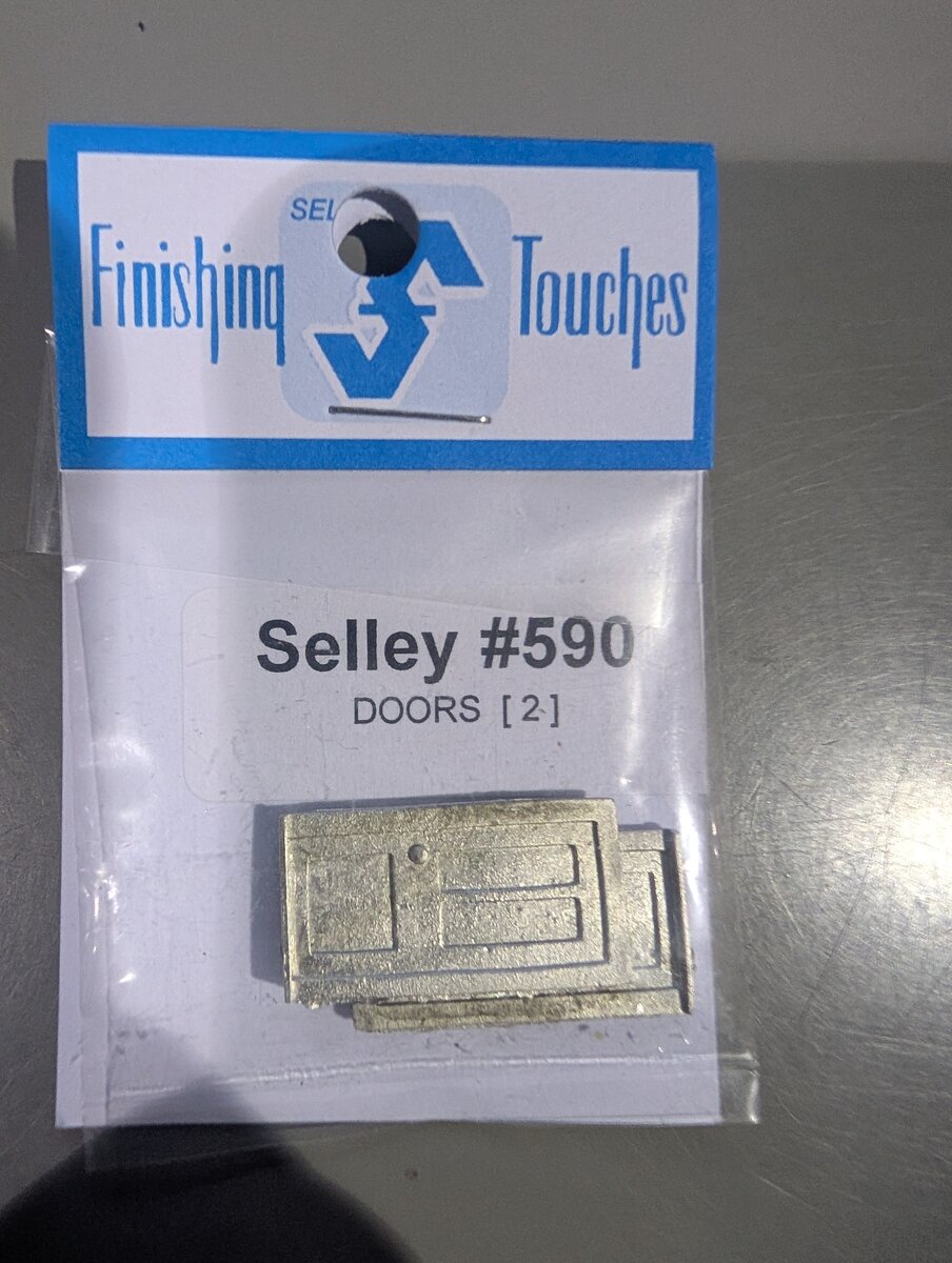 Finishing Touches 590 HO Doors (Pack of 2)