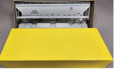 Accurail 2050 HO CNW-UP ACF 3-Bay Covered Hopper Kit