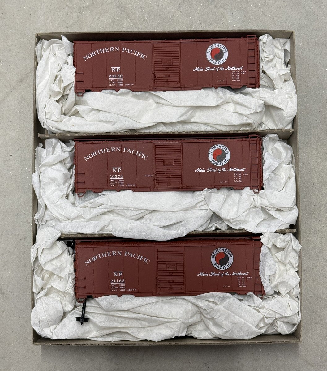Accurail 3307 HO Scale Northern Pacific (Set of 3)