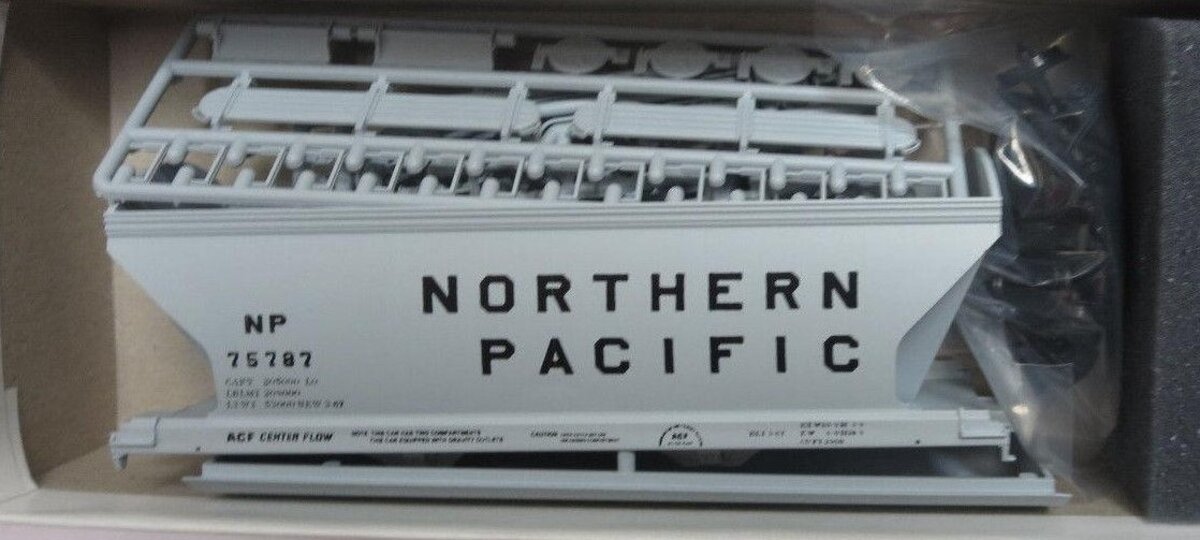 InterMountain 41513-10 Northern Pacific ACF Center Flow 2-Bay Hopper #75787
