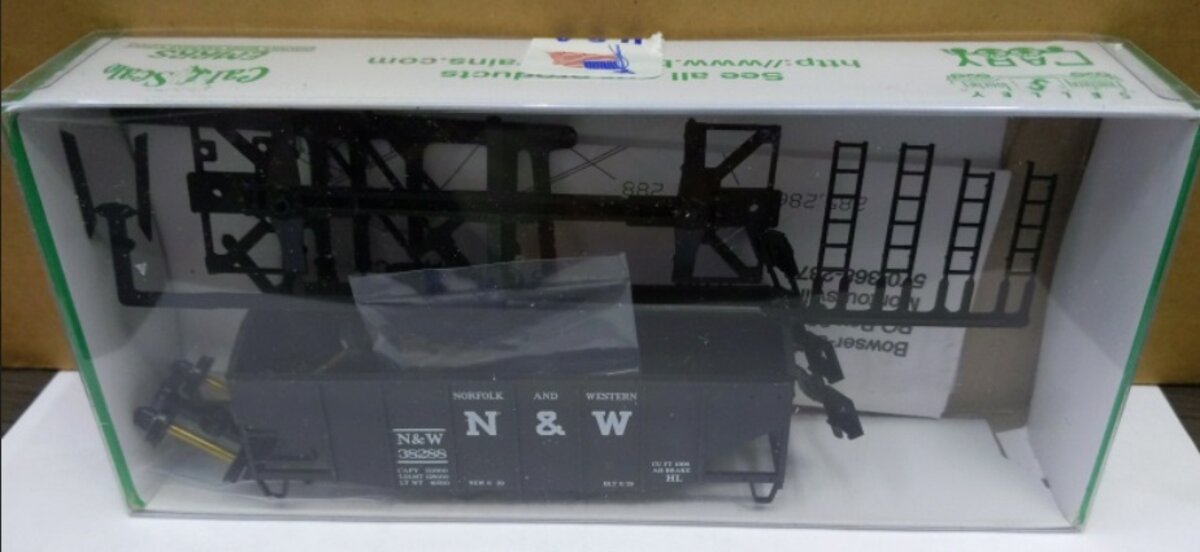 Bowser 38288 HO 55 Ton Fishbelly Hopper Norfolk&Western Road #38288 Plastic Kit