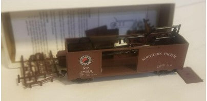 Red Caboose 8529-1b HO Northern Pacific 40' AAR Double Staggered Doors Boxcar