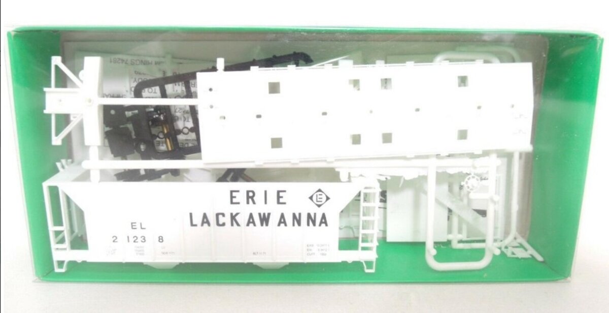 Bowser 56103 HO Erie-Lackawanna ACF 70 Ton 2 Bay Covered Hopper Road #56103 Kit