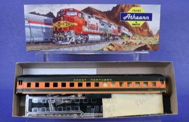 Athearn 2443 HO Great Northern STD Coach Round Roof Car #950 Kit