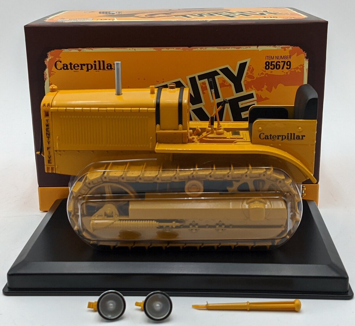 DieCast Masters 85679 1:16 Vintage Series Caterpillar 25 Tractor Diecast Model