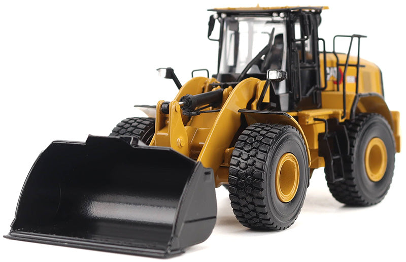 DieCast Masters 85770 1:50 Caterpillar 950 Wheel Loader Diecast Model