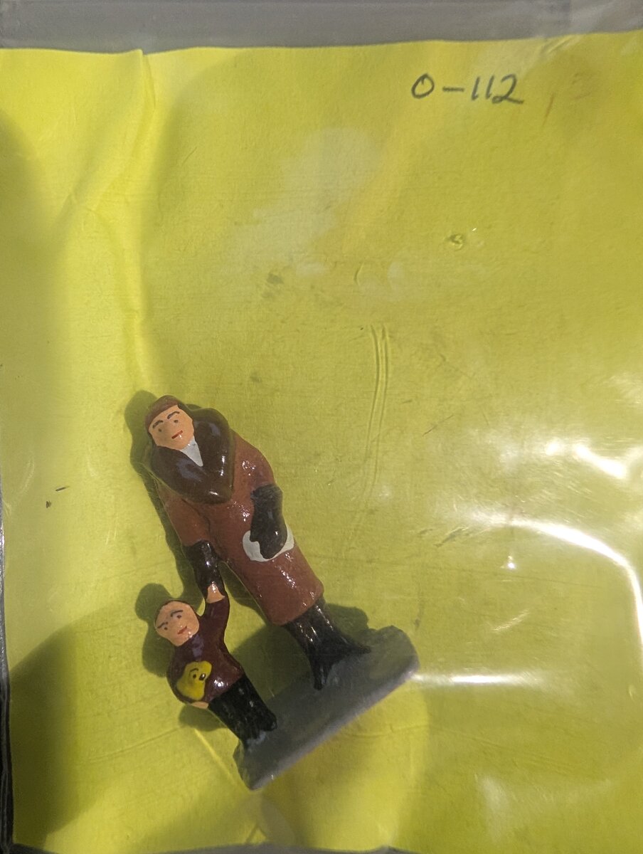 The Railmen Company 112 O Scale Mom in Fur-Lined Overcoat w/Child