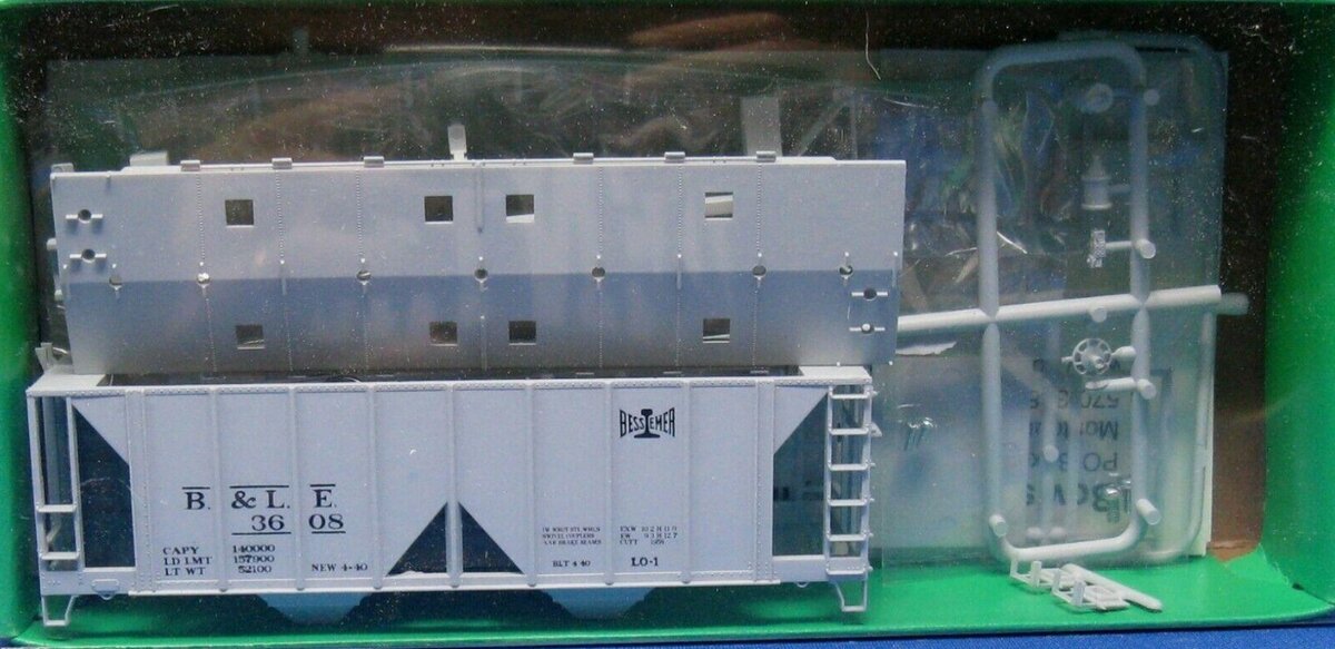 Bowser 3608 HO B & LE 70 Ton 2-Bay Covered Hopper W/Knuckle Couplers Kit