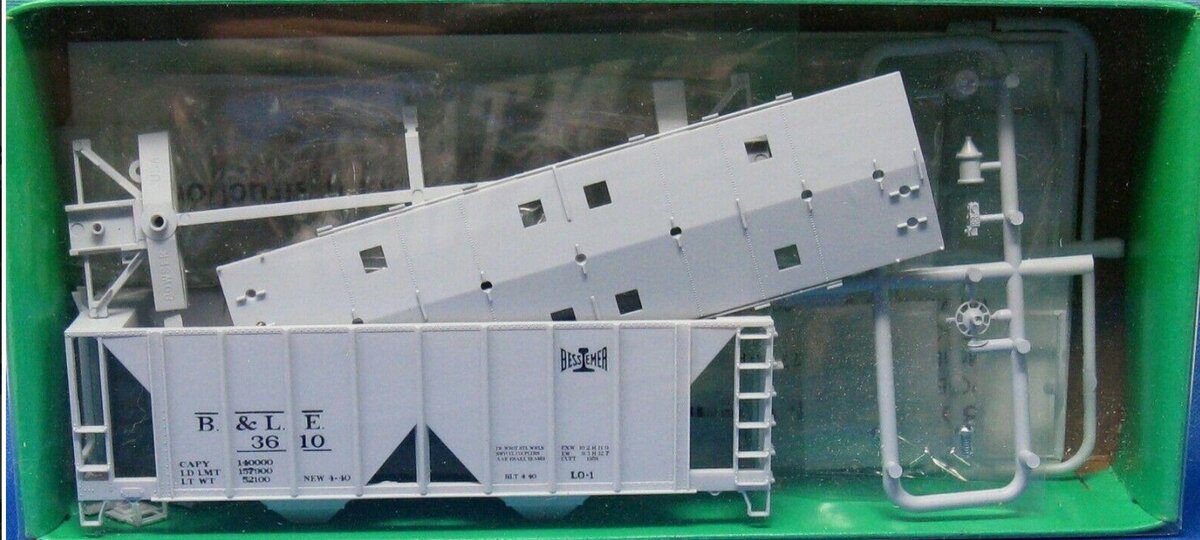Bowser 3610 HO B & LE 70 Ton 2-Bay Covered Hopper W/Knuckle Couplers Kit