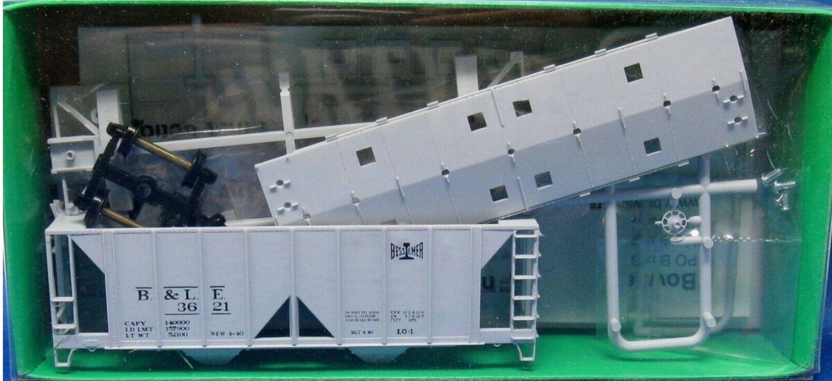 Bowser 3621 HO B & LE 70 Ton 2-Bay Covered Hopper W/Knuckle Couplers Kit