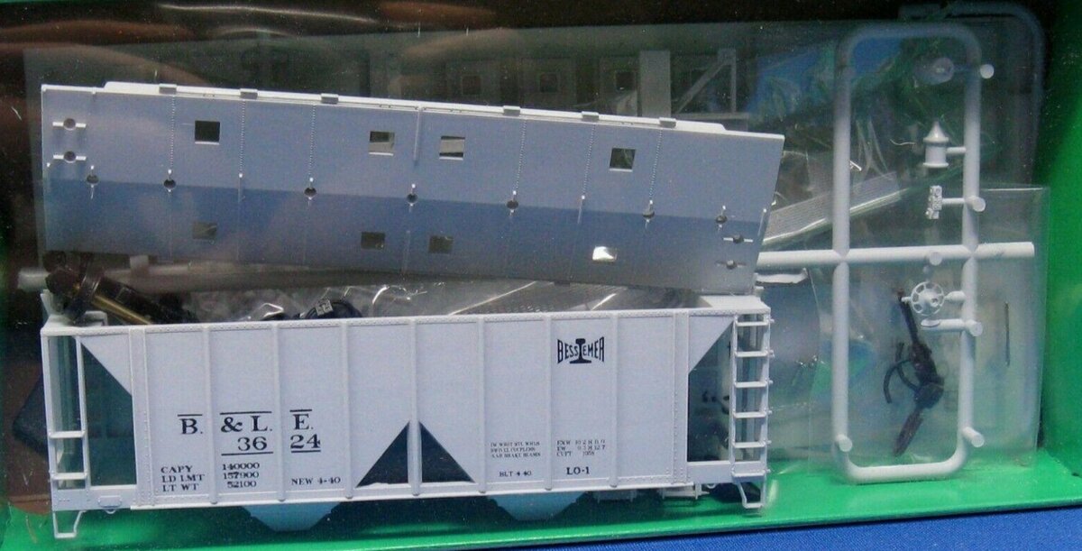 Bowser 3624 HO B & LE 70 Ton 2-Bay Covered Hopper W/Knuckle Couplers Kit