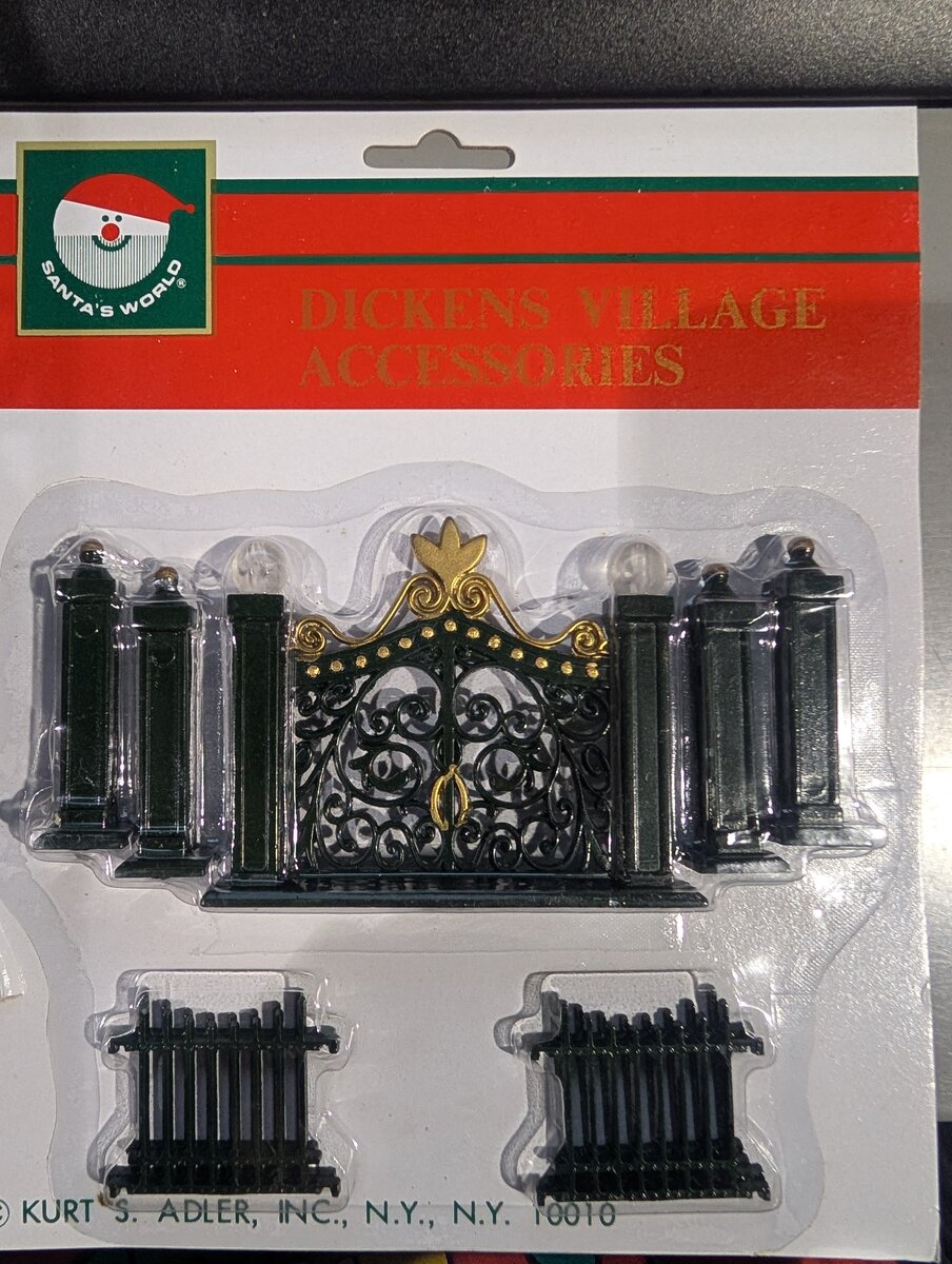 Santa's World J2881 Dickens Village Accessories Victorian Style Gate & Post Set
