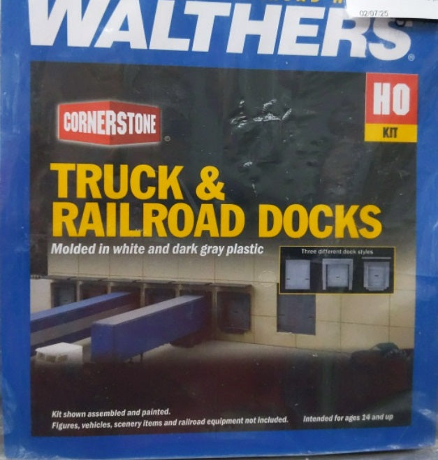 Walthers 933-3268 HO Scale Truck & Railroad Docks Doors