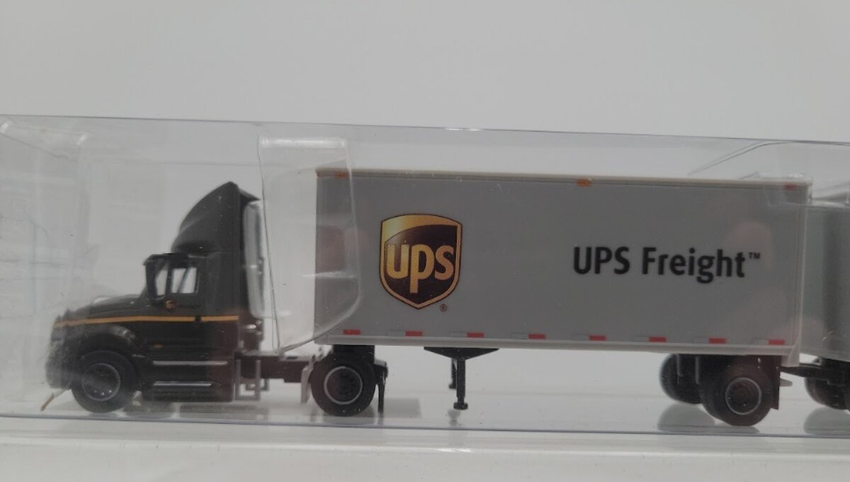 Trucks N' Stuff SP164 HO Scale UPS Freight International Daycab Semi Truck