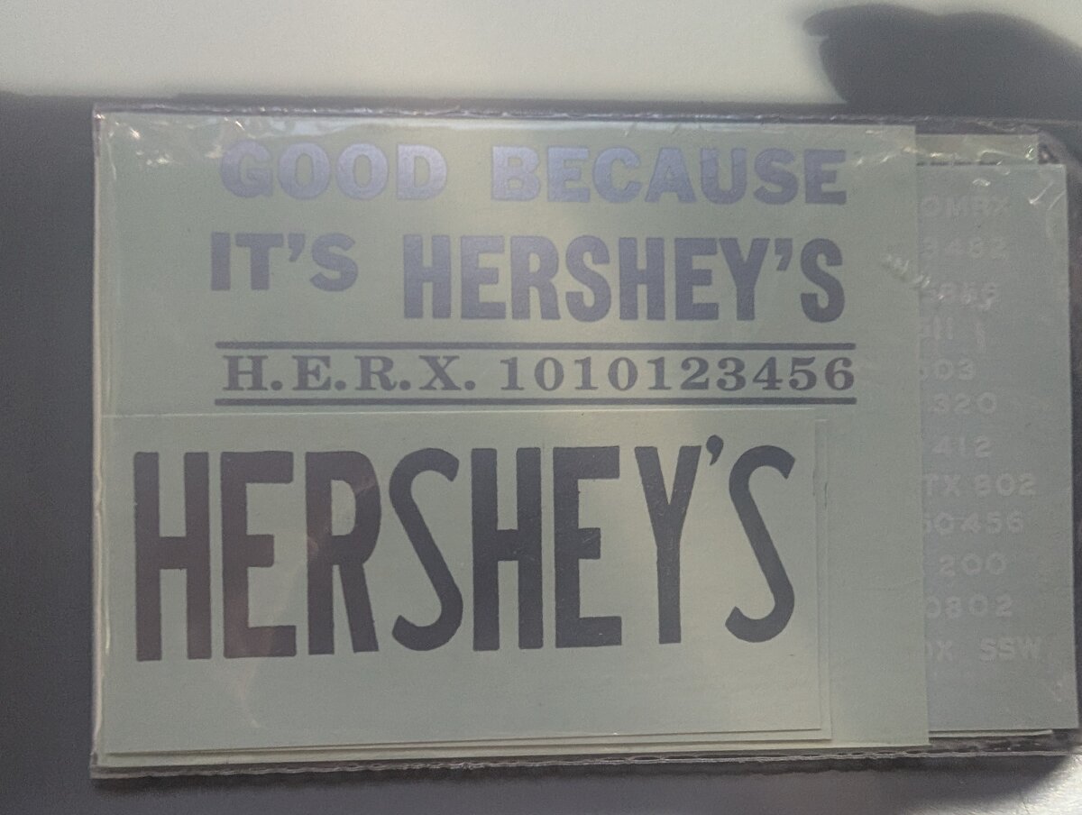 Walthers 1133 O Scale Silver Refrigerator Freight Car Hershey Decal Set