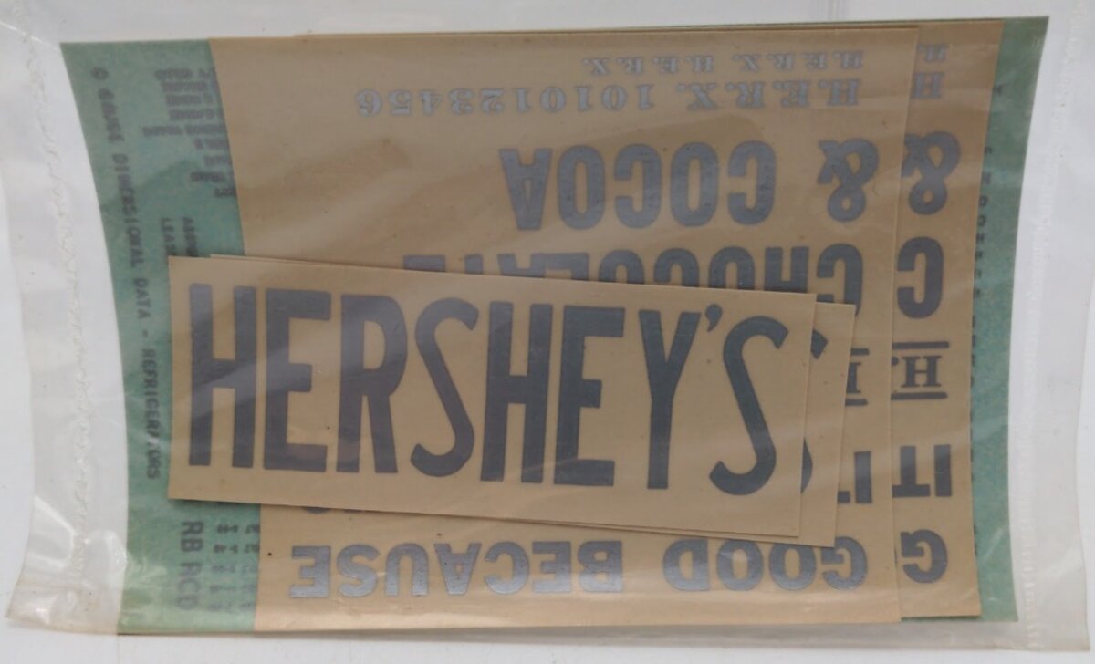 Walthers 1133 O Scale Silver Refrigerator Freight Car Hershey Decal Set