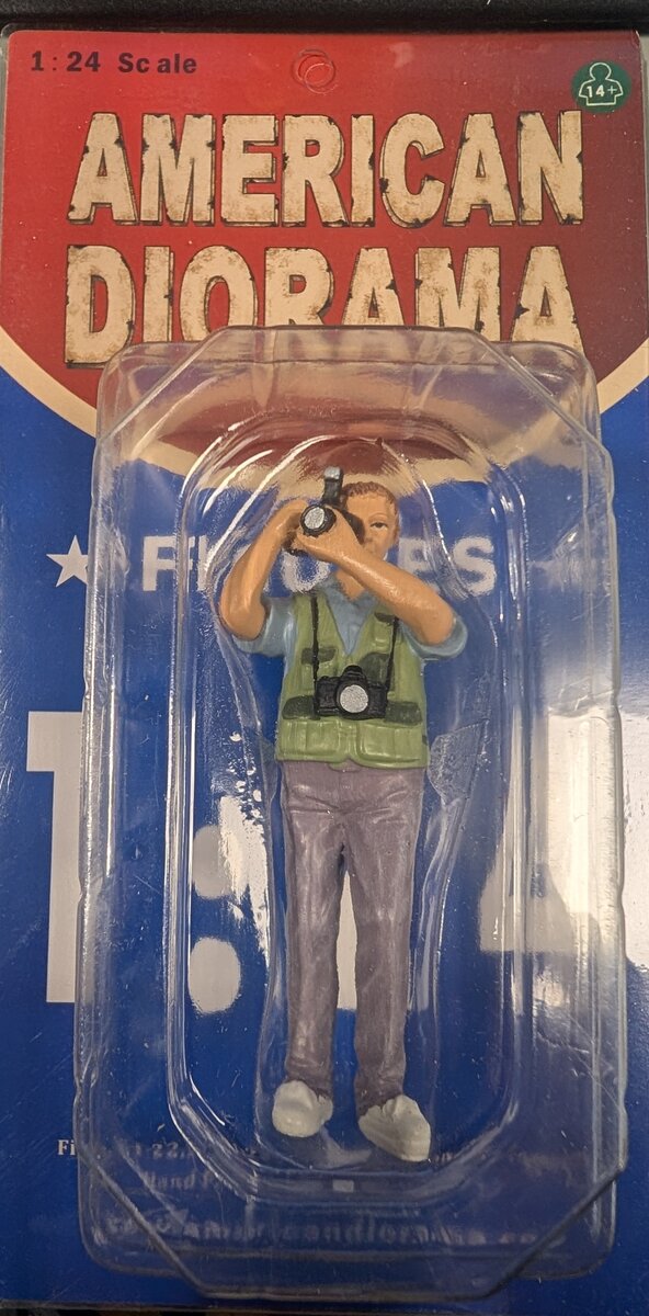American Diorama 23835 1:24 Scott The Digital Camera Man Figure