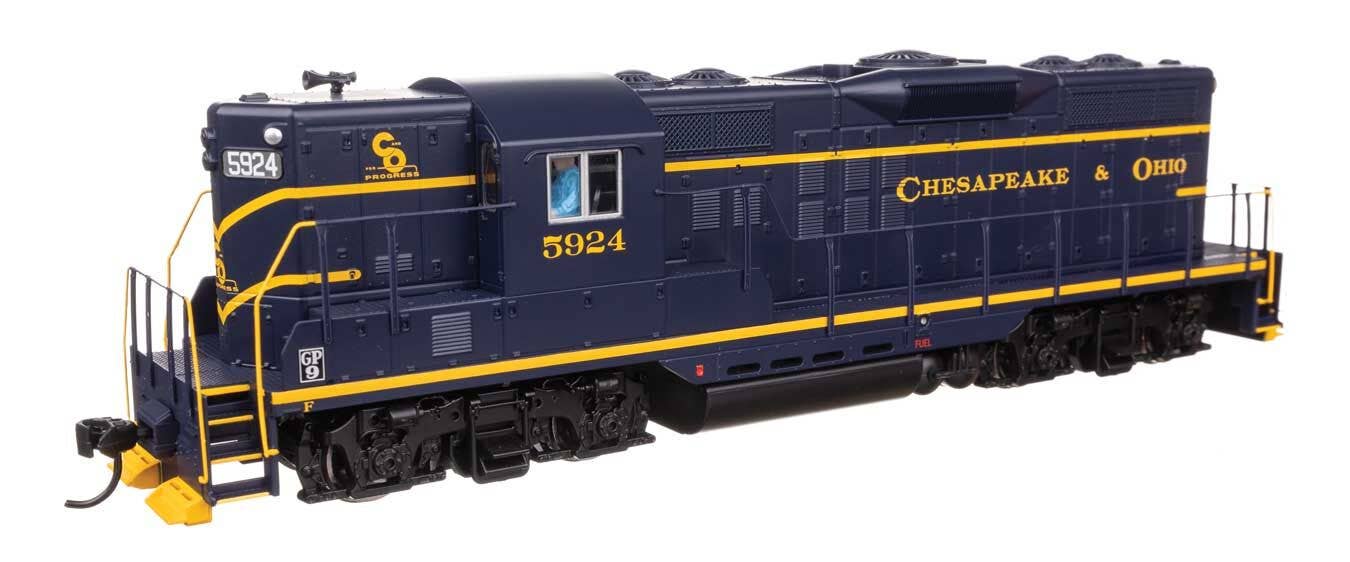 Walthers 910-10493 HO C&O EMD GP9 Diesel Locomotive Ph. II with High Hood #5924