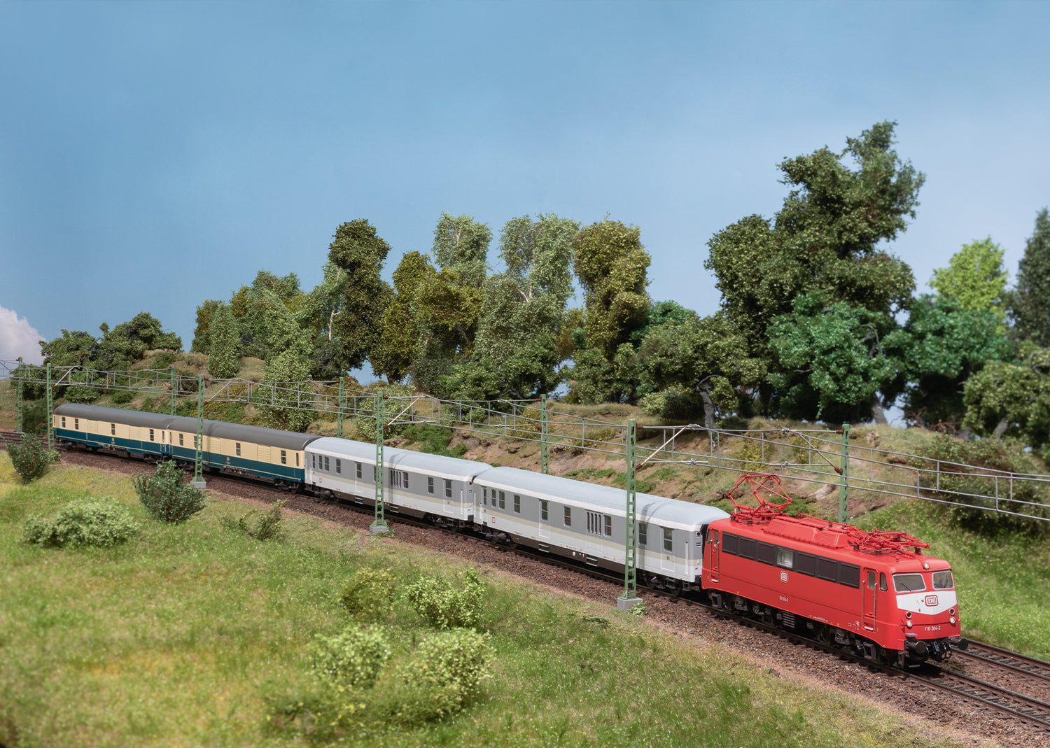Marklin 37019 HO DB Class 110.3 Electric Locomotive #110 371-2