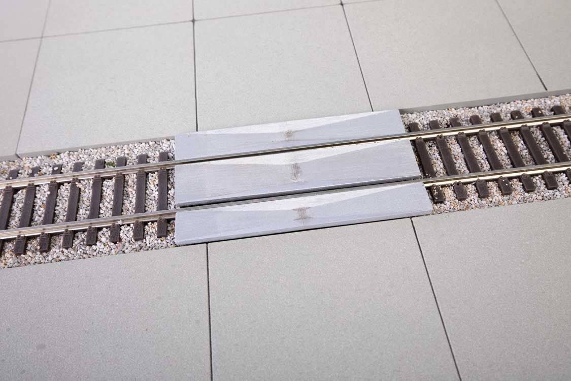 Walthers 933-4186 HO Transload Pavement Transload Facility Kit