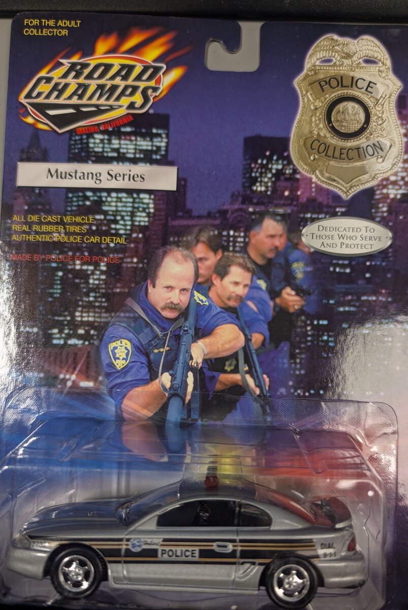 Road Champs 63122 1:43 Diecast Police Collection Mustang Series