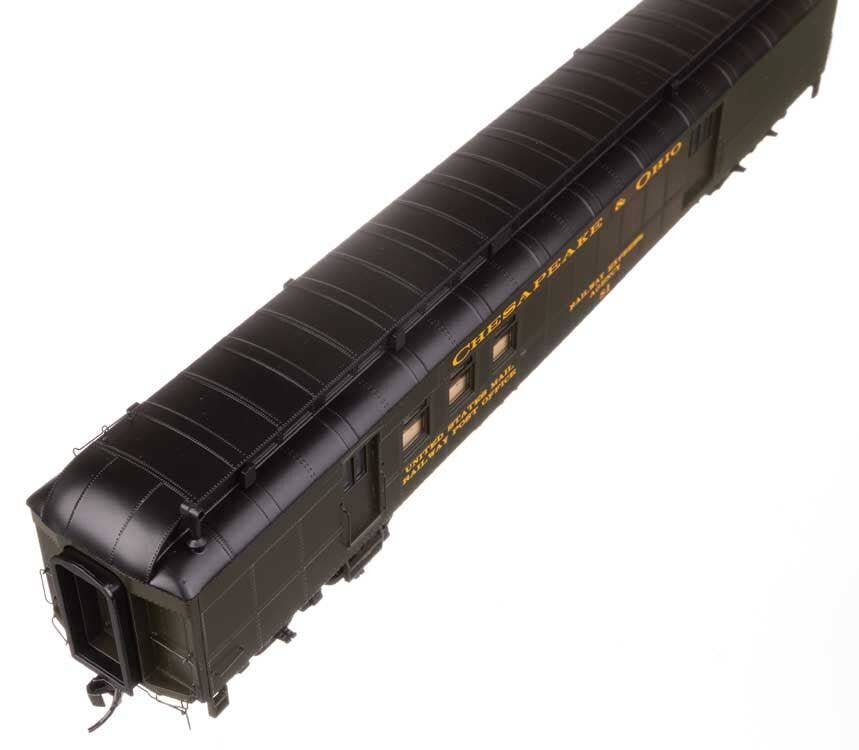 Walthers 920-17412 HO C&O 70' Heavyweight RPO-Baggage Car w/ Clerestory Roof #81
