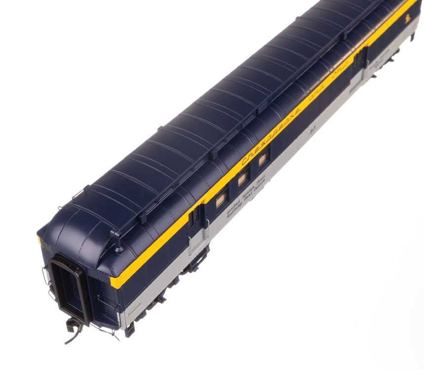 Walthers 920-17414 HO C&O 70' Heavyweight RPO-Baggage Car w/ Clerestory Roof #83