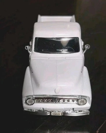 K-Line K-94204 1:43 Kruisers Soft White 1953 Ford F-100 Pickup