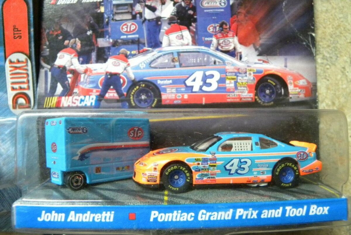 Hot Wheels 19123 1:64 1998 John Andretti # 43 Pontiac Grand Prix & Tool Box