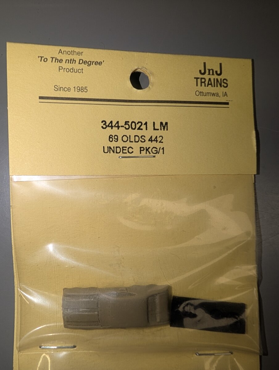 JnJ Trains 344-5021LM 1:87 Undecorated 1969 Oldsmobile 442
