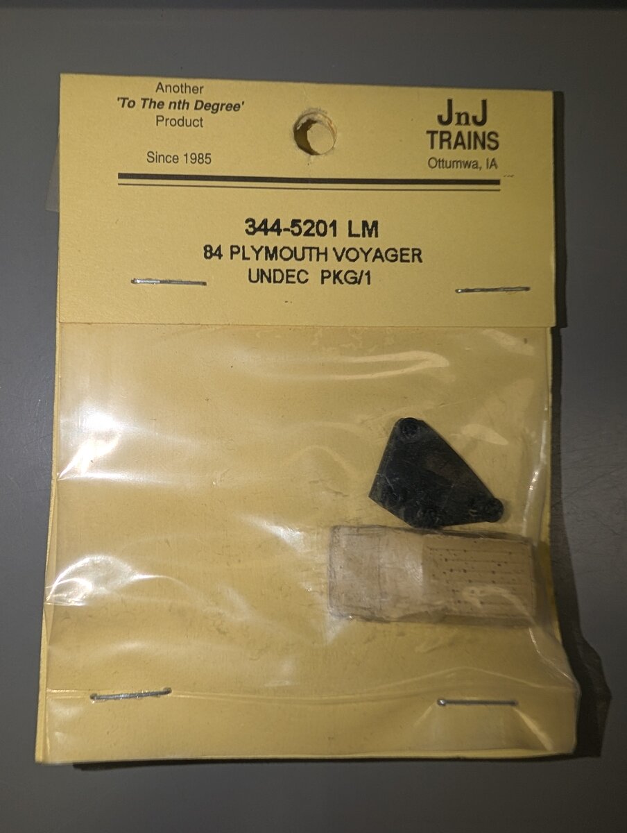 JnJ Trains 344-5201LM 1:87 Undecorated 1984 Plymouth Voyager
