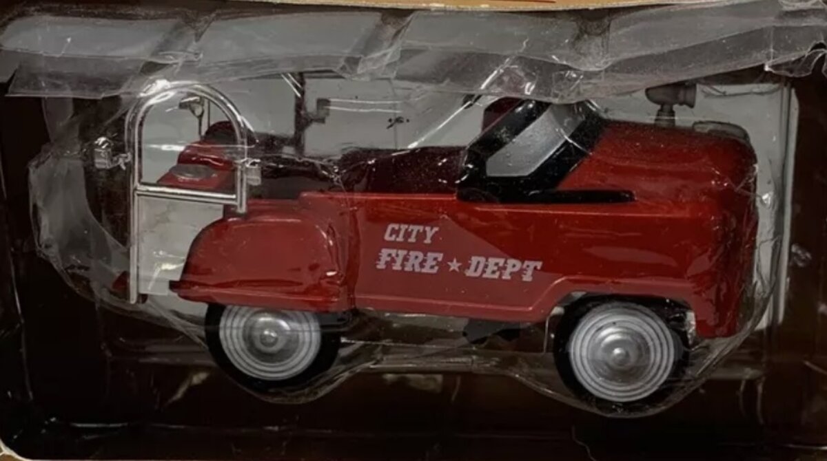 Acme 01011 1:10 Pedal Champs Die Cast City Fire Department Truck Pedal Car Toy