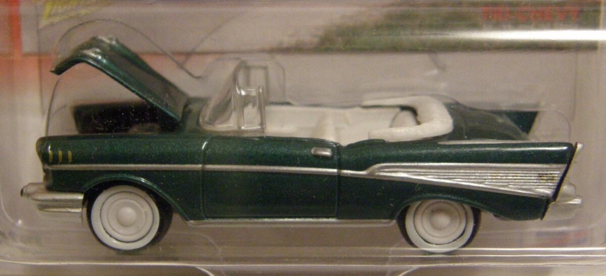 Playing Mantis 454-10 1:64 Johnny Lightning Green 1957 Chevy Bel Air Convertible