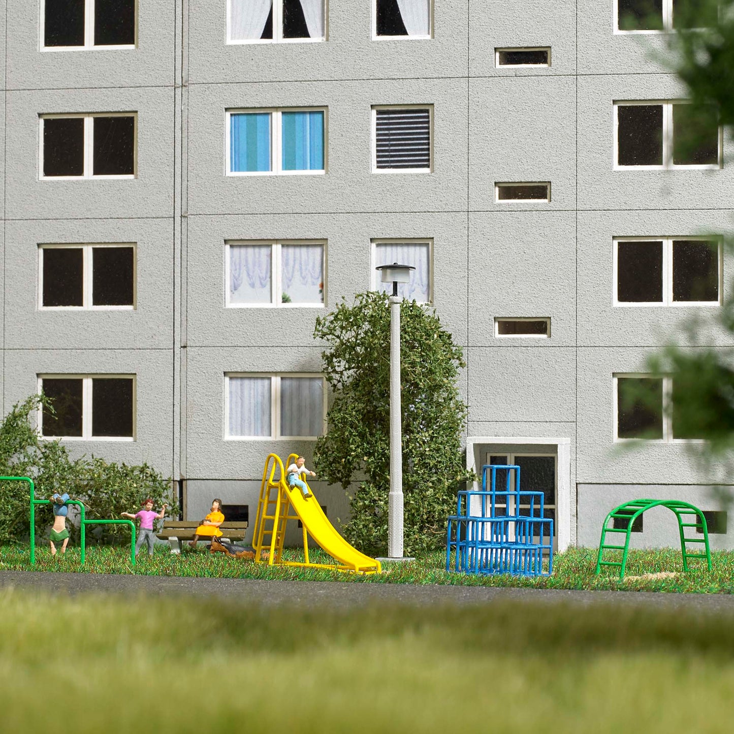 Busch 79830 HO Playground Action Set