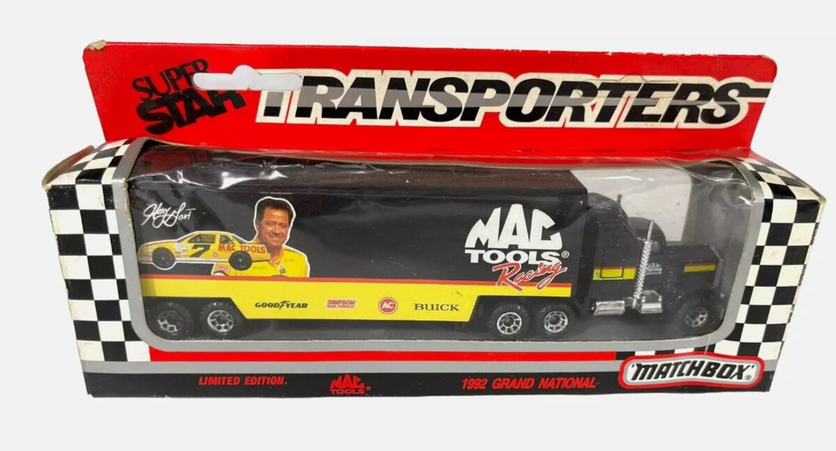 Matchbox CY 104 1:64 Super Star Mac Tools Racing Transporter Die Cast Set