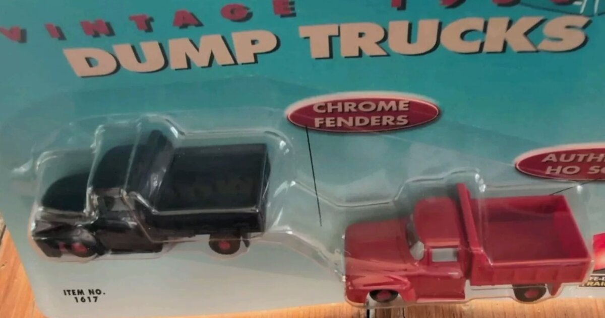 Life Like 1654 HO SceneMaster Vintage 1950's Dump Trucks Tan / Blue (Pack of 2)