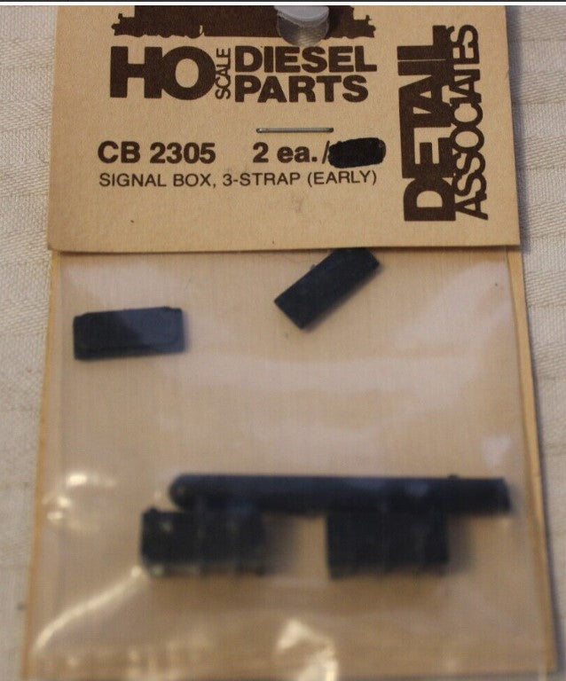 Detail Associates CB2305 HO Signal Box 3-Strap (Early)