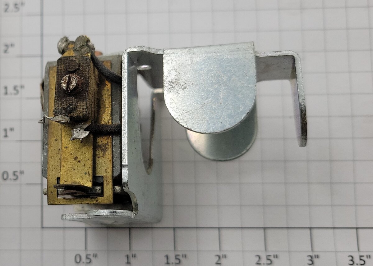 Lionel 2333-121X O Gauge Diesel Horn Relay & Mounting Bracket Assembly