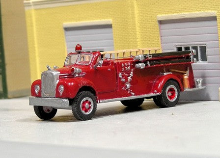 Sylvan Scale Models V407 HO 1953-1966 Mack Model B Open-Cab Fire Pumper Resin