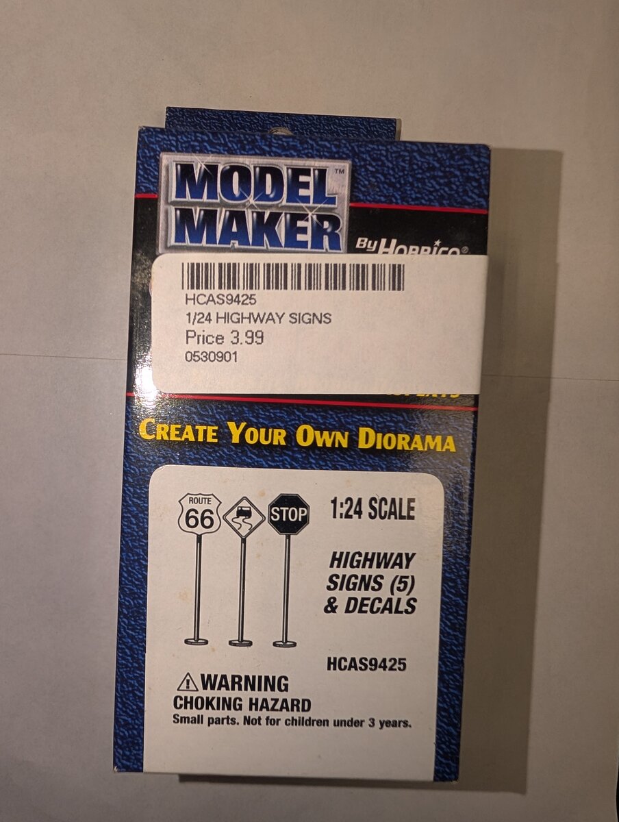 Hobbico HCAS9425 1:24 Model Maker Custom Case Highway Signs & Decals