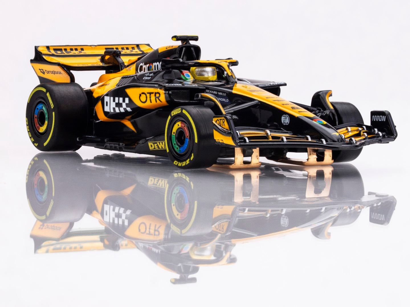 AFX 22103 HO McLaren F1 MCL38 #4 #4 FY AU Slot Car