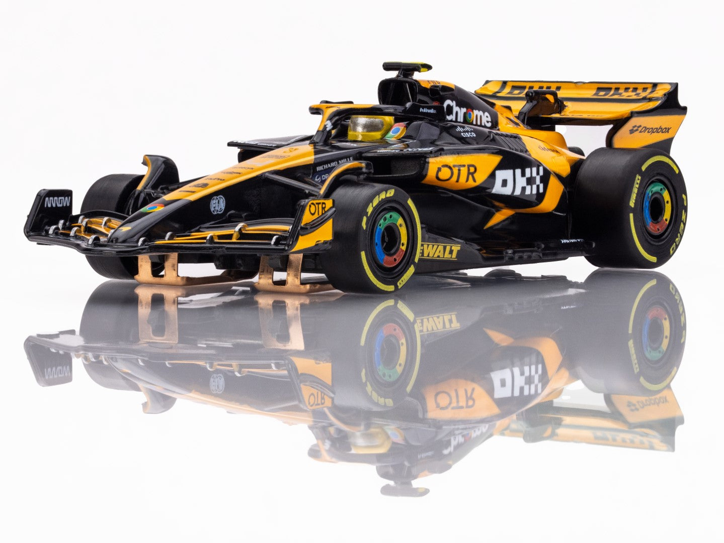 AFX 22103 HO McLaren F1 MCL38 #4 #4 FY AU Slot Car