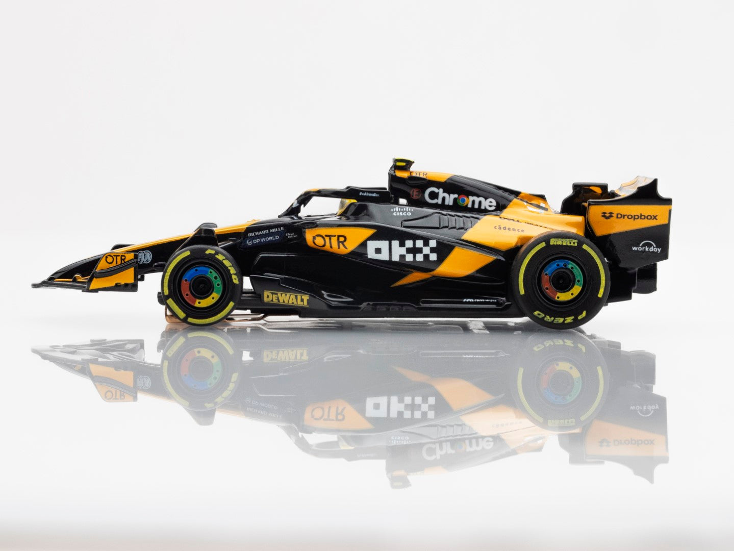 AFX 22103 HO McLaren F1 MCL38 #4 #4 FY AU Slot Car