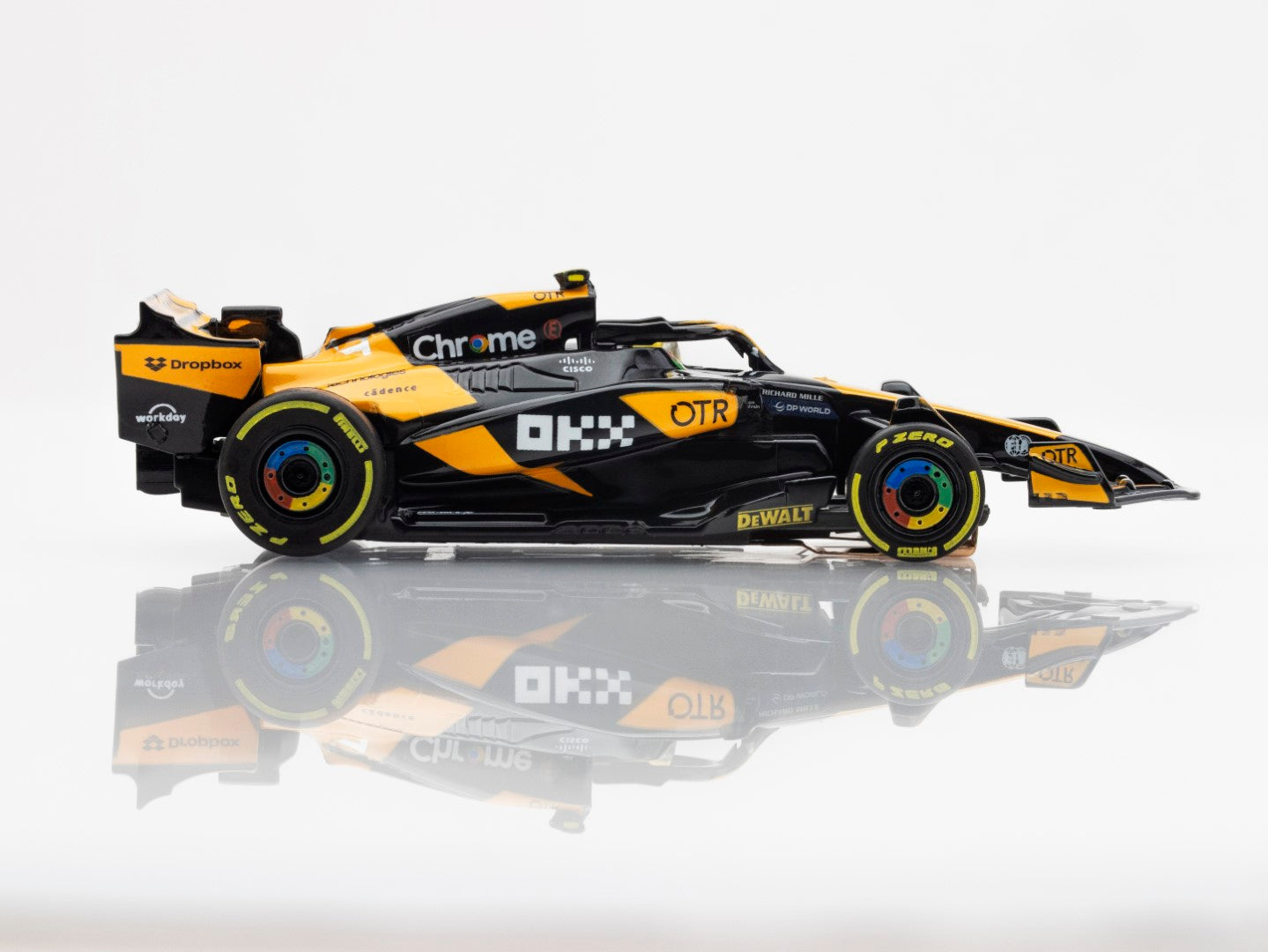 AFX 22103 HO McLaren F1 MCL38 #4 #4 FY AU Slot Car