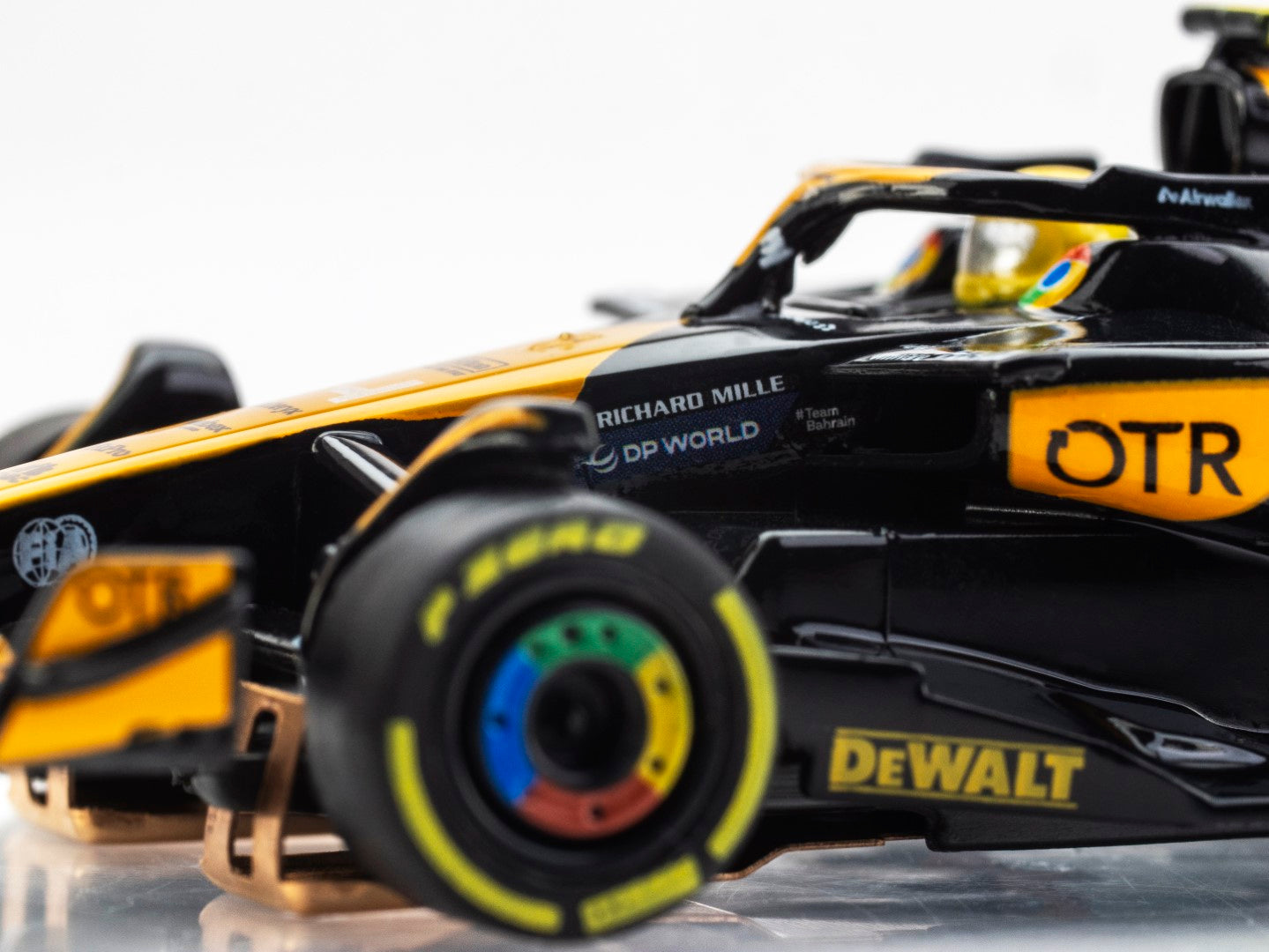 AFX 22103 HO McLaren F1 MCL38 #4 #4 FY AU Slot Car