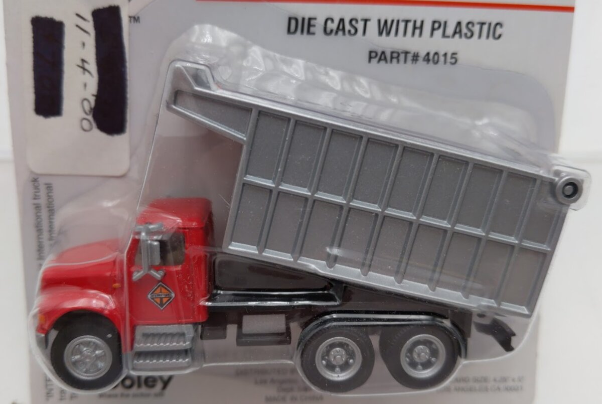 Boley 4015 HO Dept 1-87 Red/Silver International Triple Axle Coal Dump Truck
