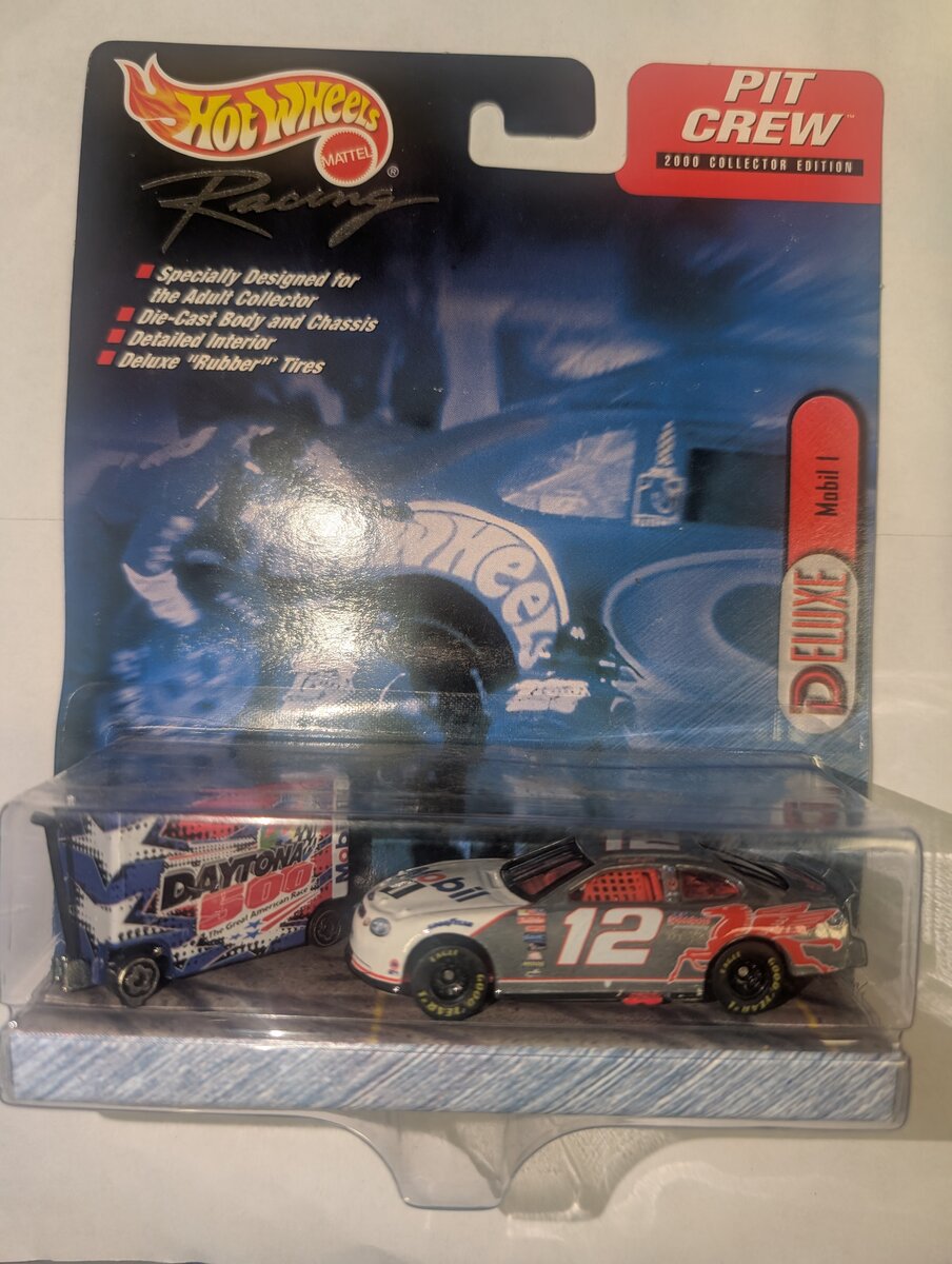 Hot Wheels 26655 1:87 Diecast Pit Crew 2000 Deluxe #12 Mobil 1 Stock Car
