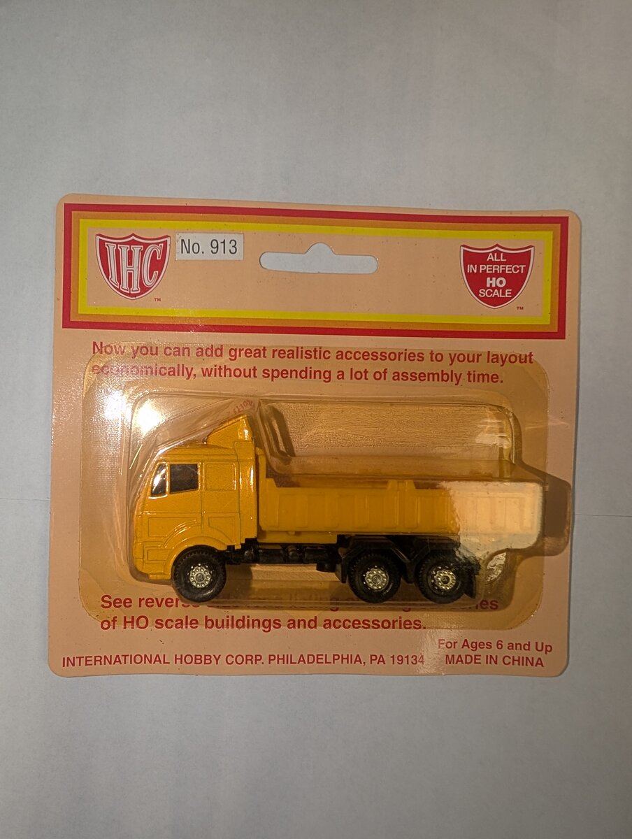 IHC 913 HO Scale Diecast Buffalo Large Open Bed Dump Truck