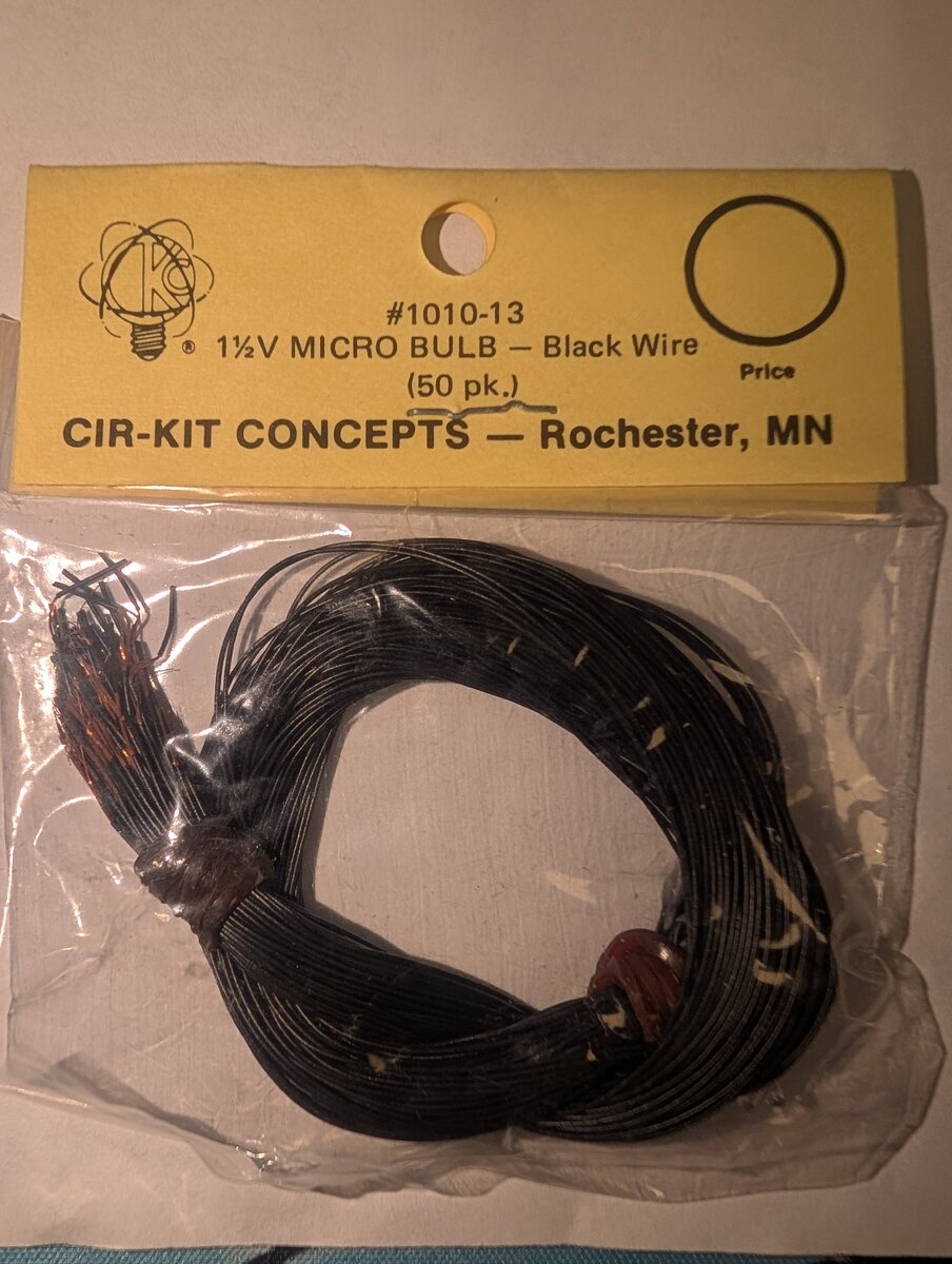 Cir-Kit Concepts 1010-13 Micro Bulb 1 1/2 Volt Black Wire (Pack of 50)